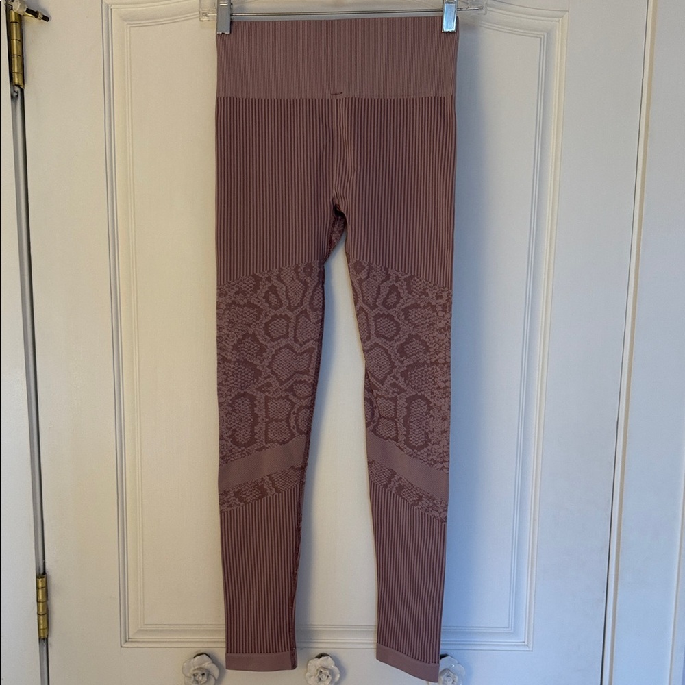 Varley Mauve High Waist Python Print Leggings Siz… - image 7